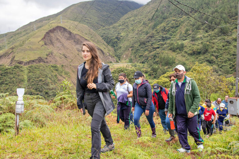 Our project manager Valeria Sorgato leads a group of teachers and students across the forest.